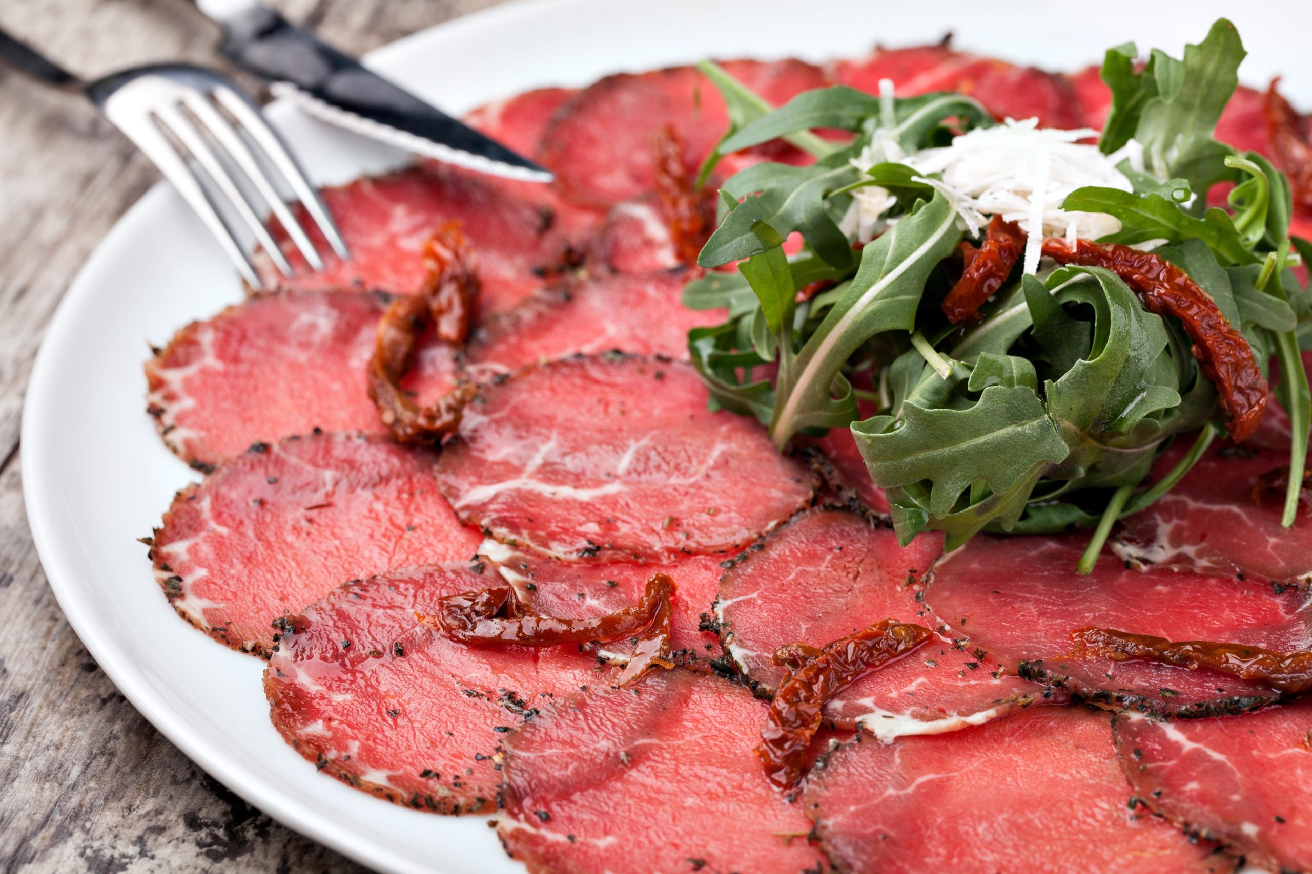 Carpaccio ahumado en contrastes - Picture of VÔVEM Nueva Andalucia - Tripadvisor
